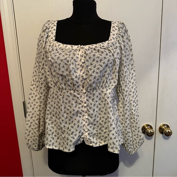 NWOT Old Navy Bell Sleeve Top - Picture 2 of 4